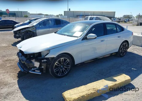 2026 BMW 530I xDrive из США, поврежденный, VIN WBA53FJ05TCW44401